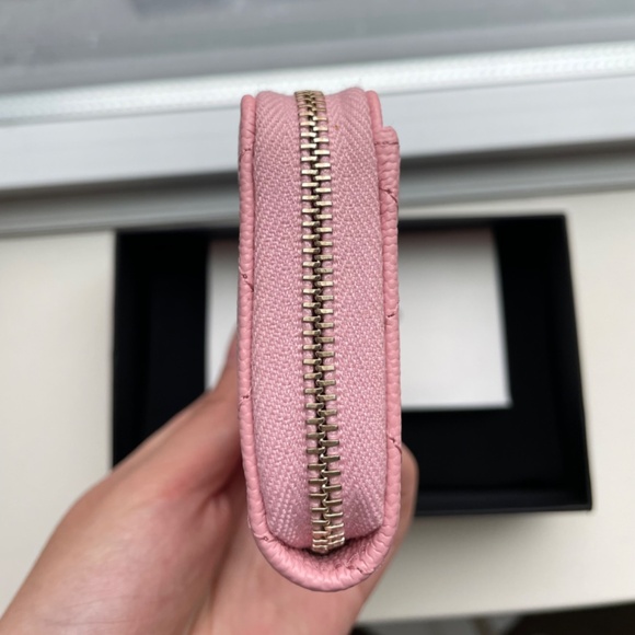 BNIB never used Chanel 22C sakura zippy🌸 - Picture 2 of 4